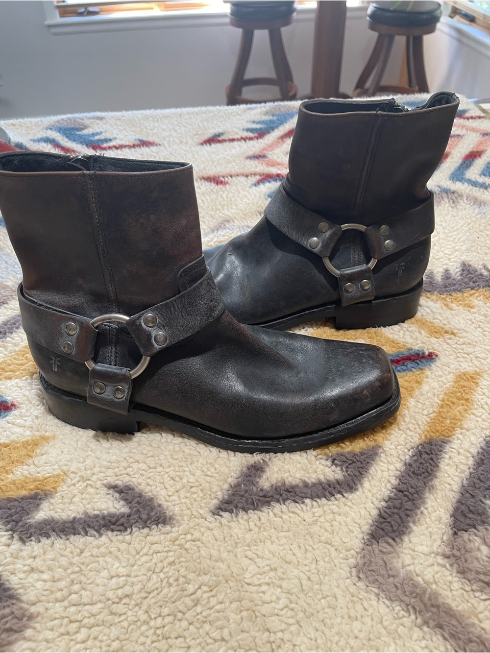 Frye Veronica Flex Harness Boots | Women’s 9.5 | Distressed Leather | Worn Once - Picture 2 of 8